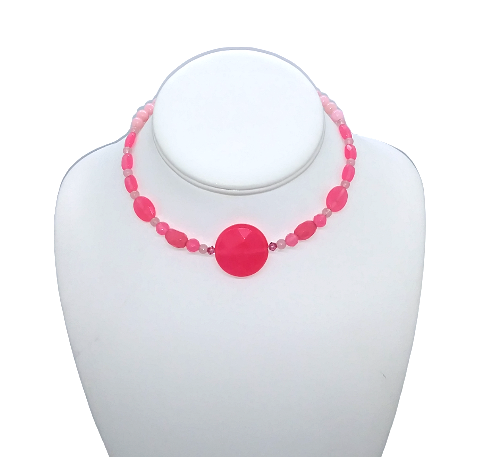  Choker with hot pink beads on a white mannequin